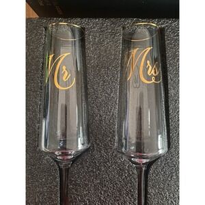 'Mr and Mrs' Champagne Toasting Flutes for Bride and Groom, Wedding Wine Glasses
